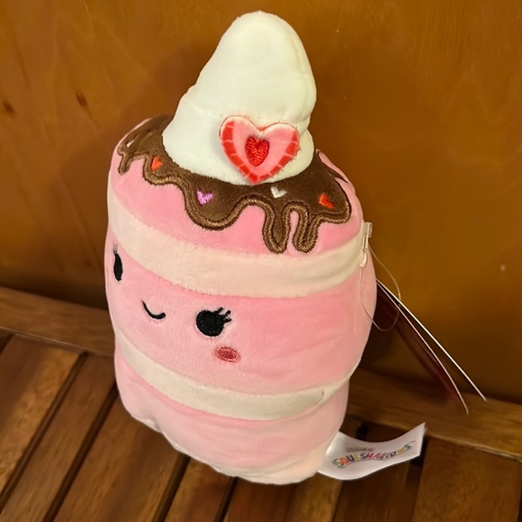 ☎️NWT 5” Shelly Strawberry Pancakes Valentine’s Day edition Squishmallow heart - Picture 2 of 6